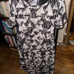 LuLaRoe black & white triangle artsy legging soft 2x high low dress Photo 0