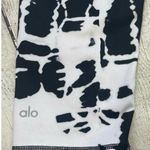 Alo Yoga Capri Airbrush Leggings Photo 13