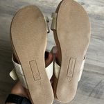 Giani Bernini  Memory Foam Rilleyy Gold Detail Velcro Strap Sandal NWOT Size 9 Photo 5