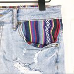 Bullhead Denim Co . High Rise Short Light Wash Denim Distressed Tribal Print Sz 9 Photo 4