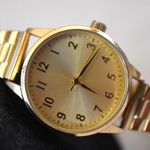 Source Unknown Timeless Everyday Gold Tone Metal Stretch Band NWOT Working Watch Photo 0