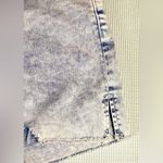 EXPRESS Mid Rise Covered Button Fly Boyfriend Jean Shorts Size 8. Photo 2