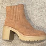 Universal Threads Women's Block Heel Chelsea Boots Faux Suede Photo 3