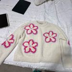 Bershka  Fluffy Floral Sweater in White Photo 2