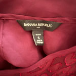 Banana Republic  sheer burgundy short-sleeve blouse with a lace overlay size S Photo 2