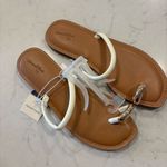 Universal Threads NWT Universal Thread Clara toe ring sandal in white Photo 2