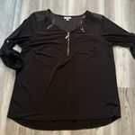 Roz & Ali , 1X black, slight hi-low blouse, stretchy gold detail, adjustable sleeves, pit to pit is 23, hi length is 27, low length is 28 Photo 4