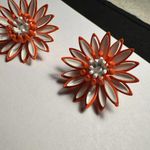 Trifari Vintage Crown Enamel Flower White & Orange Gold Tone Clip On Earrings Photo 2