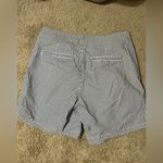 Old Navy  Everyday Short Chino Pockets Mid Rise Blue White Stripe Cotton Size 2 Photo 2