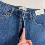 Abercrombie & Fitch NWT The '90s Relaxed Jean High Rise Blue Jeans Size 32 14L Photo 5