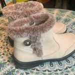 Khombu  Women's Iris All Weather Leather/Faux Fur Cream ankle boots Photo 0