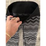 Lululemon Athletica Size 2 Leggings BLACK GREY‎ SNOOPY STRIPE 22 inch waist Photo 1