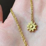 Handmade cute retro cottage fairy style gold tone mini flower necklace 🌼 Photo 5