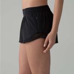 Lululemon  Hotty Hot Short II *2.5" Photo 2