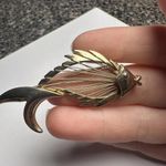 Fish Wire Design Gold Tone Brooch Pin Photo 3