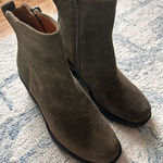 Zodiac  green chunky heels boots suede size 7.5 Photo 0