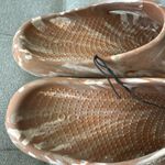 Crocs Mellow Recovery Marbled Cognac Comfort Slides Sandals Mens 10 Womens 12 Photo 3