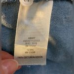 basic editions  Daisy Floral Denim Button Down Shirt - size Medium Photo 6