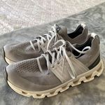 on cloud Running Shoes Photo 0