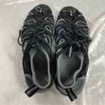 Keen  7.5 Black grey Waterproof  Hiking Flats Sandals close toe Photo 4