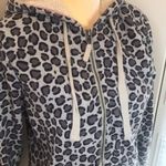 Boden Sherpa lined leopard print jacket with hoodie size 8 Gray Photo 3
