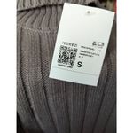 Forever 21  turtle neck ribbed sweater vest Small Photo 4