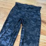 Spanx Faux Leather Glossy Camo Matte Black shaping slimming Leggings Sz L Photo 4