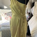 Asymmetrical light yellow dress with ruffle detail and waistband Photo 1