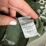 Kindred  green floral embroidered 3/4 sleeve blouse size petite medium D26 Photo 3