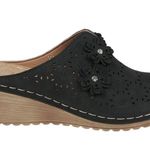 NWT GC Shoes
Women's Krista Perforated Flower Wedge
Mules Black Size 6.5 Photo 1