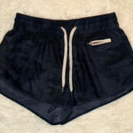 Vuori  Womes Black Camo Lightweight Lined 2.0 Shorts Sz S NWOT Photo 0
