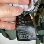 Divided 🌞 Green Military Camo Cropped Long Sleeve Shirt Photo 3