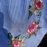 Roommates M Off Shoulder Top Excellent condition beautiful embroidered floral patch detail Photo 2