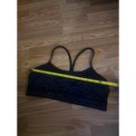 Lululemon  Sports Bra Size 8 Photo 2
