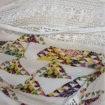 Miss Me  Women’s White Floral Boho Blouse with Crochet Accents Like New Large Photo 9