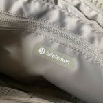 Lululemon Multi-Pocket Crossbody Bag 2.5L - Raw Linen Photo 8
