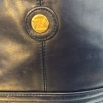 Crossbody dark blue with a Z emblem on the front but no markings on the bag.​​​ Photo 3