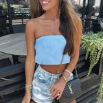 Hello Molly  Top Crop Photo 0