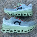 on cloud  monster Green and gray W 8 Photo 0