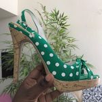 Wild Diva 2000s Green white polka dot 5” wooden open peep toe heels pumps with bow front slingback size 8 Photo 1