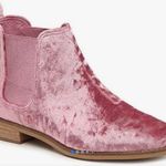 Toms NEW Women's  Pink Velvet Velour Ella Chelsea Boots size 6.5 Photo 0