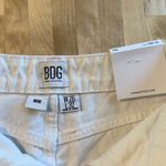BDG NWT  Urban Outfitters Mom High Waisted Tapered Leg White Jeans, 26 Photo 7