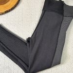 Women’s Offline by Aerie 7/8 leggings Black and Gray Size Large‎ Photo 0