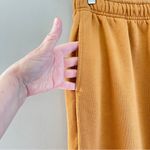 Alo Yoga  Accolade Straight Leg Sweatpants Gold Toffee Size Medium Photo 4