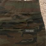 Sanctuary  NWT Camo leggings.  Size: M.  Back pockets. Photo 4