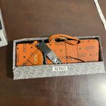 XOXO ‎ NWT Wallet & Keychain Set – Orange You Glad You Found Me? Photo 4