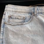 Torrid Button Fly Mom Jean Premium Classic Denim Mid-Rise Shorts Light Wash 24 Photo 5