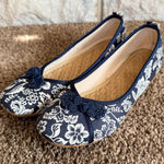 None Floral Navy and White Women's Flats EU 40, fits like a women’s 8 Photo 0