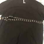 LF  Emma and Sam hook and eye split tee Photo 5