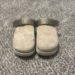 UGG  Goldenstar Clogs Women’s Sand 11 Photo 0